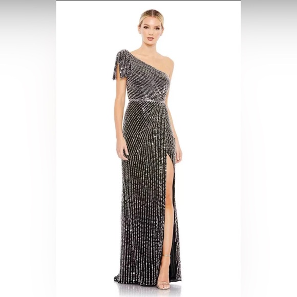 Mac Duggal Dresses & Skirts - Mac Duggal Black with cream Pearl One Shoulder Gown Size 14